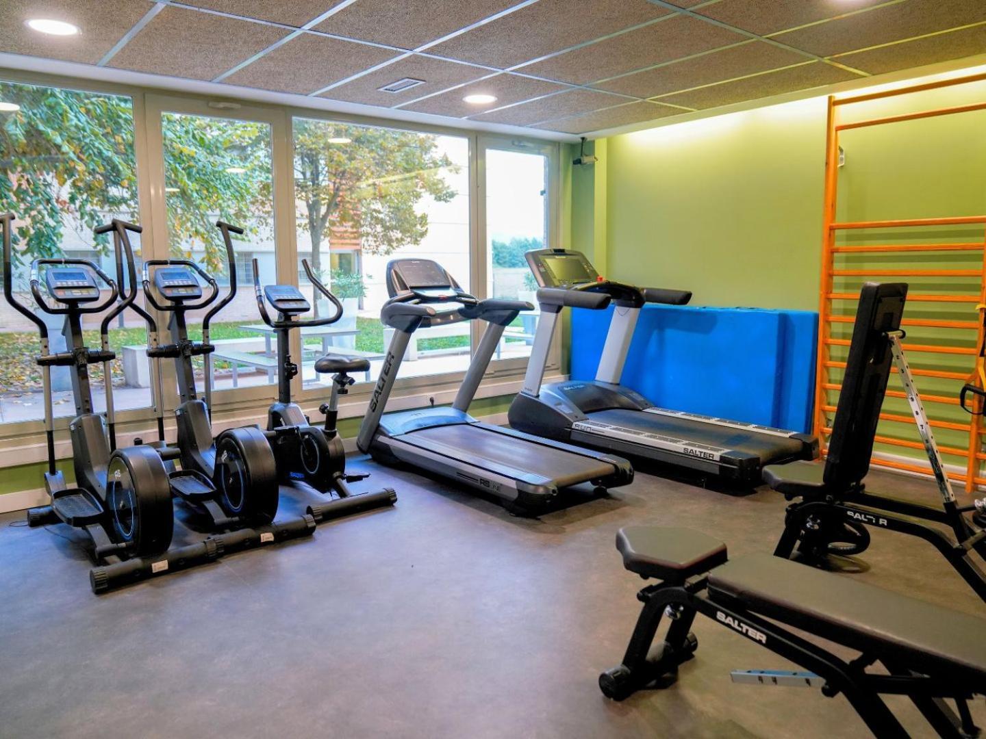 Residencia Universitaria Resa Los Abedules Pamplona Ngoại thất bức ảnh