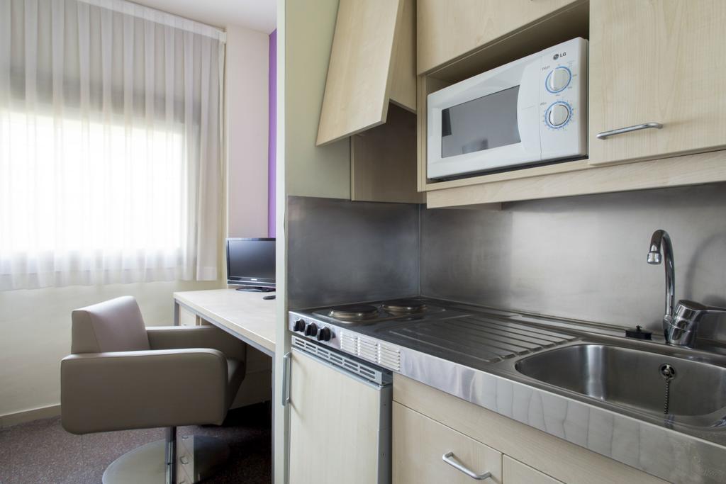 Residencia Universitaria Resa Los Abedules Pamplona Ngoại thất bức ảnh