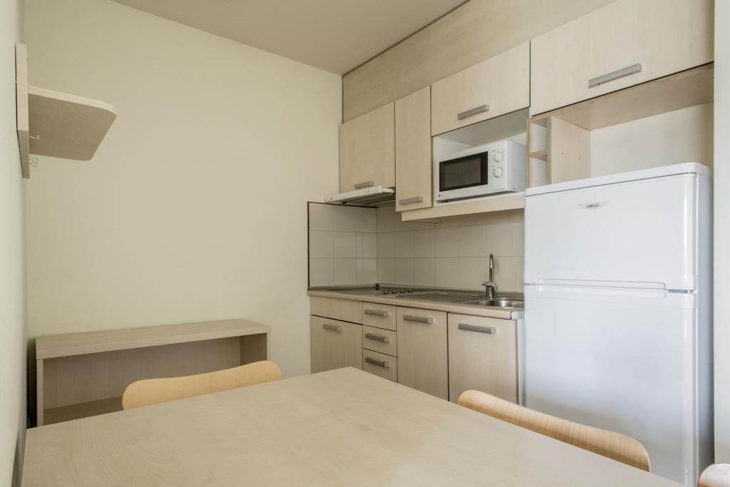 Residencia Universitaria Resa Los Abedules Pamplona Ngoại thất bức ảnh