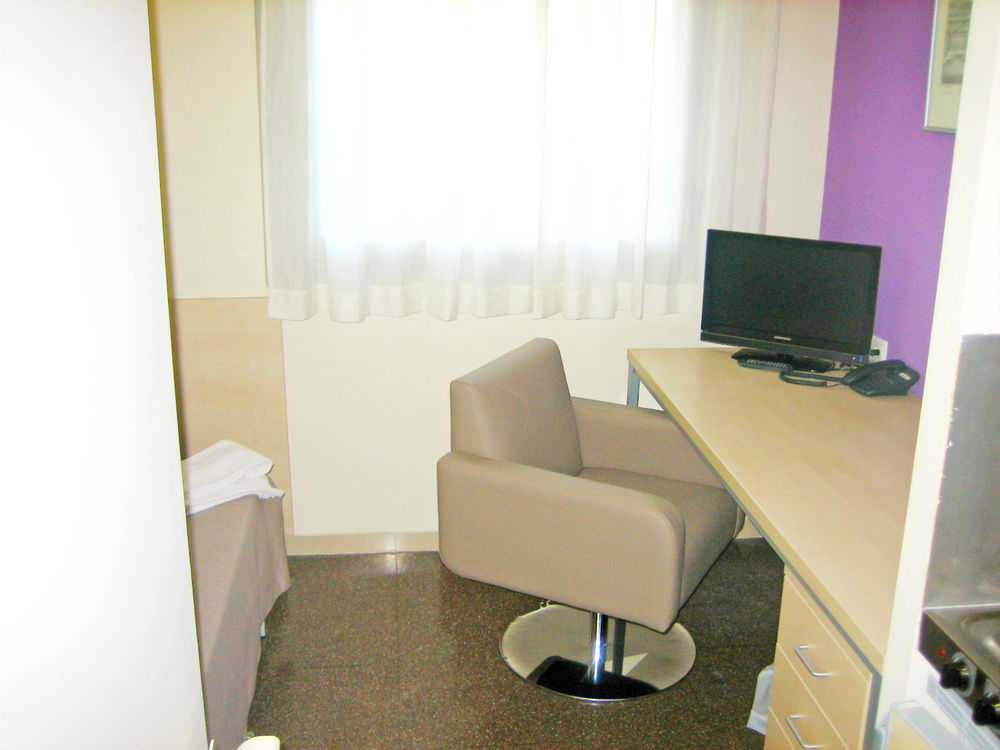 Residencia Universitaria Resa Los Abedules Pamplona Ngoại thất bức ảnh