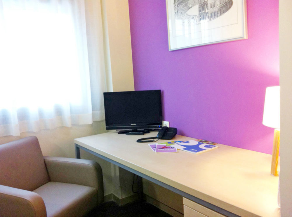 Residencia Universitaria Resa Los Abedules Pamplona Ngoại thất bức ảnh