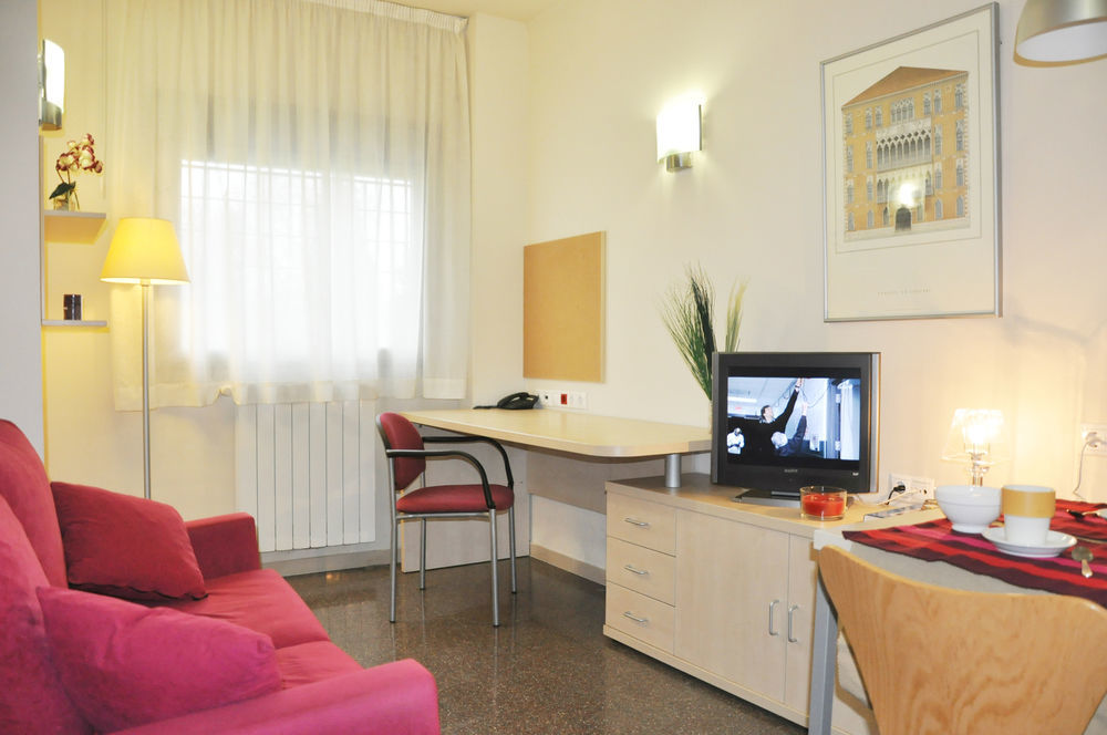 Residencia Universitaria Resa Los Abedules Pamplona Ngoại thất bức ảnh