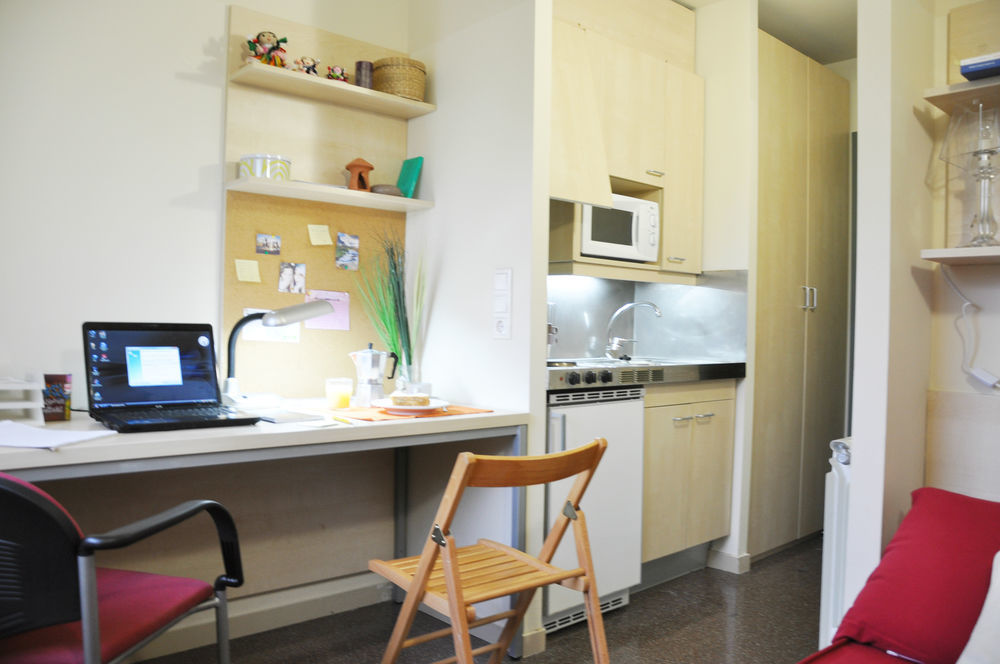 Residencia Universitaria Resa Los Abedules Pamplona Ngoại thất bức ảnh